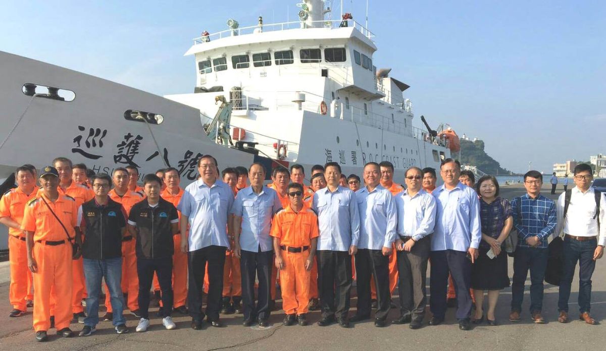 ▲海巡署艦隊分署巡護八號船進行遠洋巡護任務，並遠距救援漁民返台就醫。(圖／記者黃守作攝，2019.11.13) 