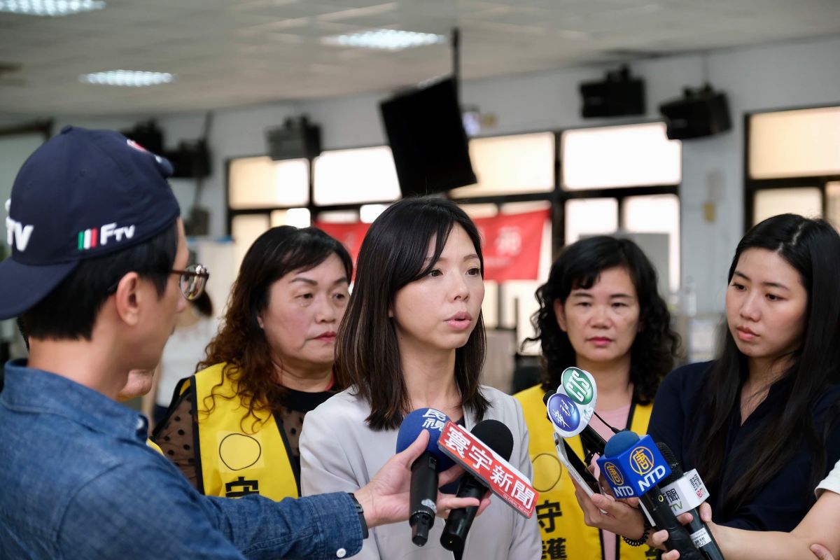 ▲立委洪慈庸呼籲，副市長楊瓊瓔，政治人物應該「做什麼像什麼」，若決定參選就應該卸下政務官的職務。 (圖／柳榮俊翻攝2019.11.13)