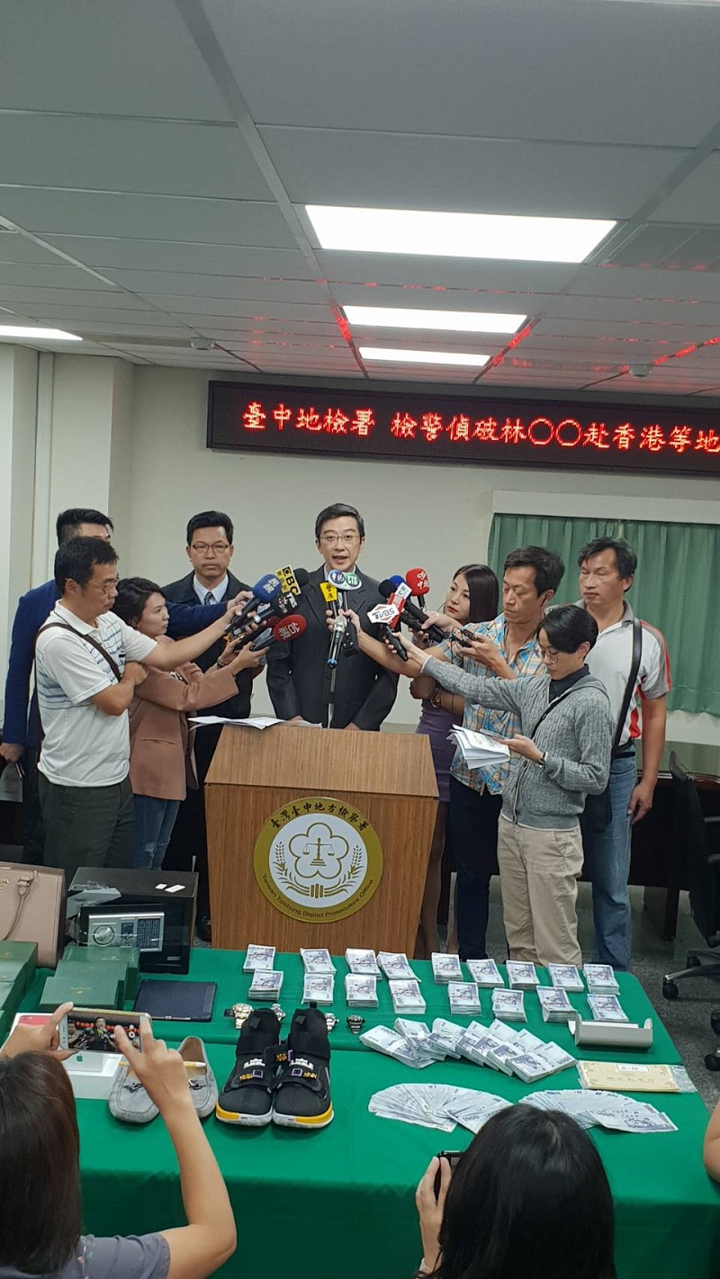 ▲台中地檢署襄閱主任檢察官林彥良說明偵破香港強盜案（圖/記者鄧力軍攝）