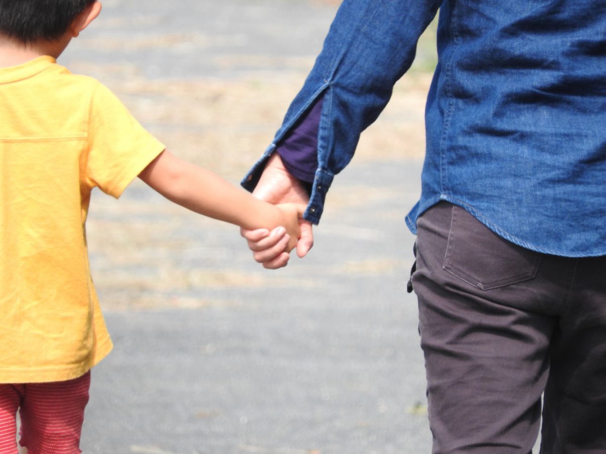 ▲一名父親竟把女兒賣掉，把不法贓款拿來贊助網路上的直播主。（示意圖，非當事人／取自 photoAC ）