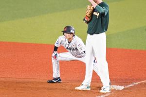 ▲對於腳程與守備皆具威脅性的周東佑京，井端受訪時則透露：「就他今年的表現而言，將他列為先發人選也是我們考慮的方向，會和教練團進一步討論。」（圖／記者葉政勳攝）