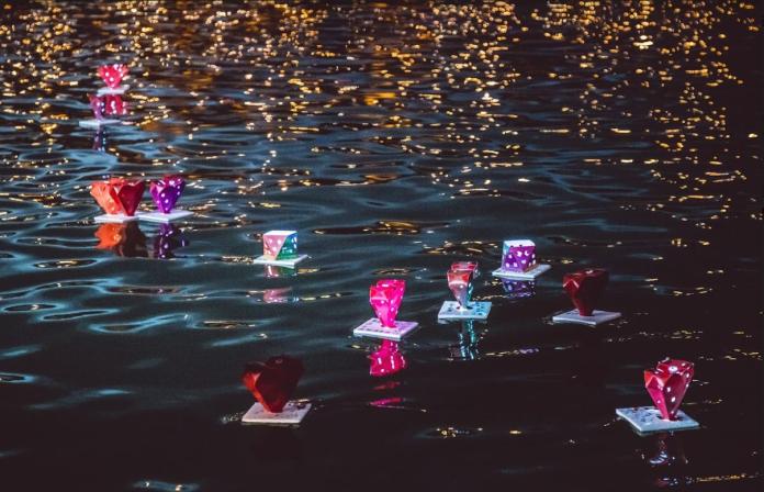 東南亞最浪漫水燈節在台北！彩虹橋畔體驗泰國水燈節
