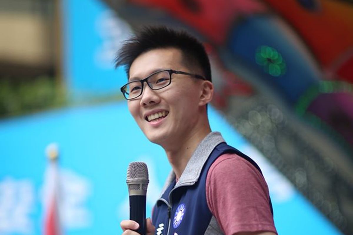 ▲組發會主委辦公室主任蕭敬嚴很難被歸類於是誰的子弟兵，不但「無黨無派」，還出身單親家庭，是靠自身努力，脫穎而出的可能參選人。( 圖／翻攝蕭敬嚴臉書 )