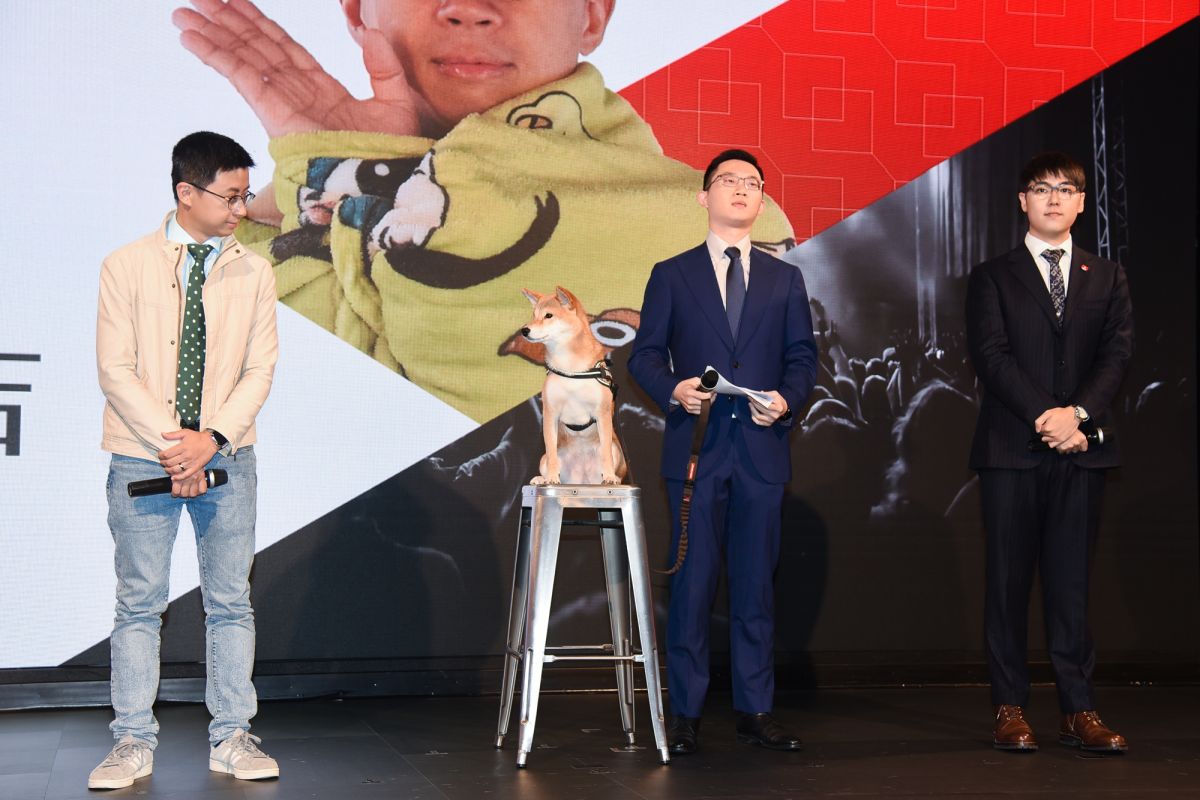 ▲由左而右為歡樂無法黨領導人「呱吉」邱威傑、榮譽黨主席「神獸」柚子、書記視網膜、書記志祺七七。（圖／記者陳明安攝, 2019.11.14）