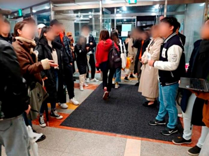 ▲韓國學生與中國大陸學生因挺港議題起爭執。（圖／翻攝自《朝鮮日報》）