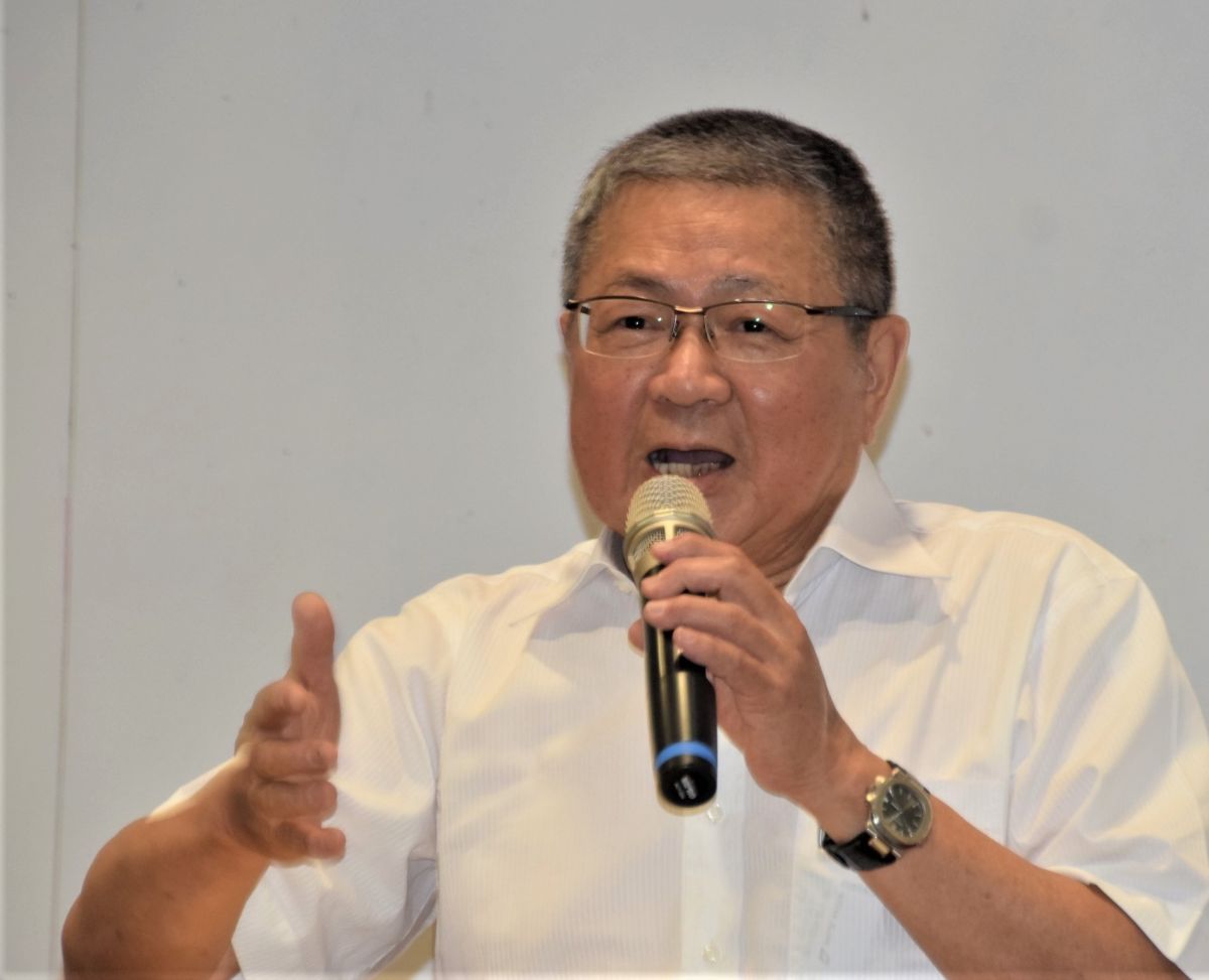 ▲澎湖王林炳坤派幕僚前往澎湖縣選委會代為領表，參選態度轉趨積極，林炳坤則釋出剛做全身健康檢查，醫生對林的身體狀況十分滿意之訊息。（圖／記者張塵攝，2019.11.14）