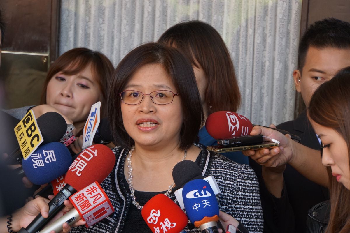 ▲行政院擬修《民法》，把成年年齡下修到18歲。民進黨立委吳玉琴表態支持。（圖／記者呂炯昌攝）