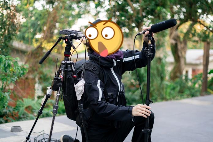 ▲林宥嘉變裝成「怪叔叔」攝影助理，在攝影棚搗亂，竟沒人認出。（圖／華研國際提供）