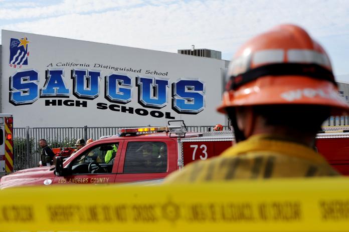 ▲美國加州薩格斯高中傳出槍擊案，造成 2 名學生不幸死亡。（圖／美聯社／達志影像）
