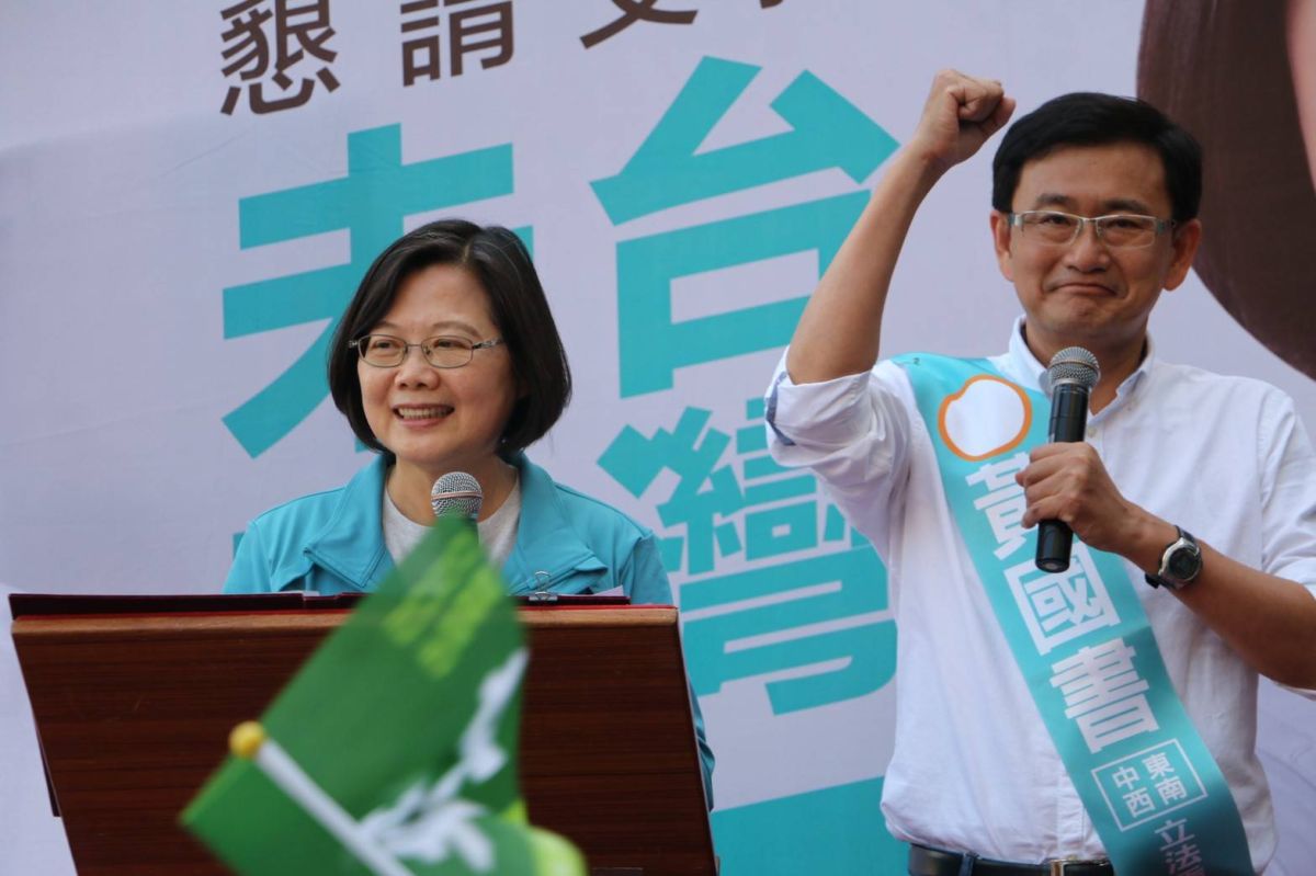 ▲民進黨總統參選人蔡英文今抵台中市，為競選連任的立委黃國書加油打氣。（圖／黃國書競選總部提供）