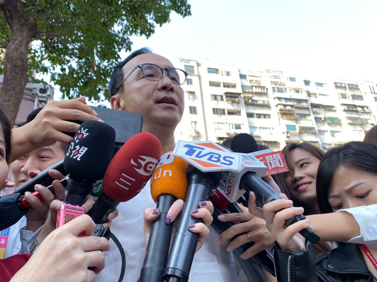 朱立倫表示，國民黨不分區名單外界幹聲連連，但沉澱幾天後，還是希望大家投國民黨。 (圖/記者朱啟瑜攝)