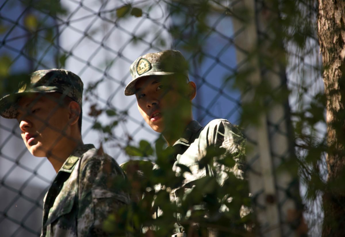 ▲解放軍駐港部隊，據統計約有 6 千至 1 萬 2 千人。（圖／美聯社／達志影像）