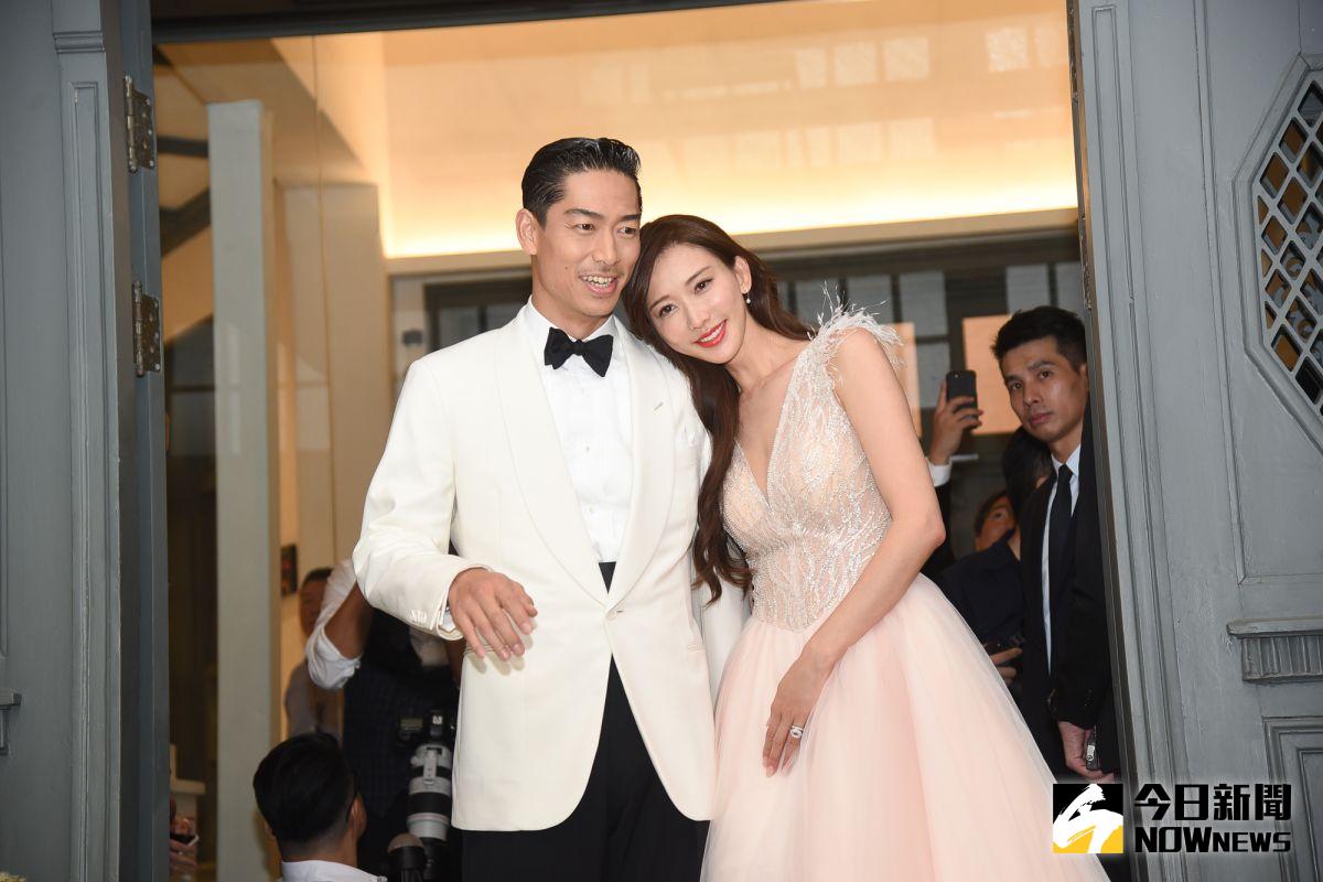 ▲ 林志玲甜密依偎老公。（圖／記者陳明安攝）