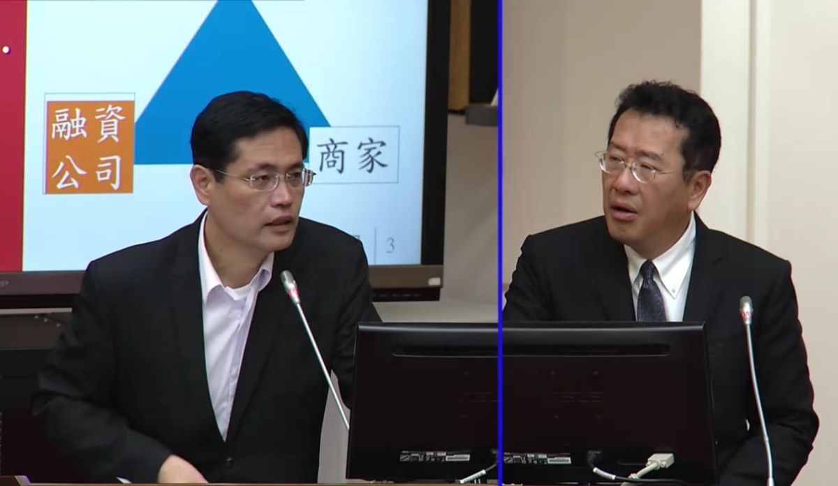 ▲針對傳出年輕人辦理無卡分期遭詐騙，民進黨立委江永昌（左）要求金管會或經濟部介入管理。金管會主委顧立雄則表示，若是單純為了保護消費者，可從消費者保護的定型化契約著手。（圖／擷取自立法院議事轉播）