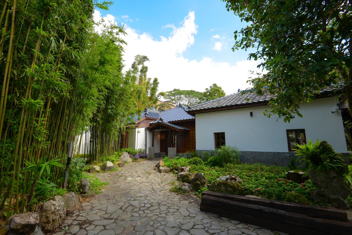 ▲連鎖現烘咖啡品牌cama café旗艦品牌店今（18）日宣布將正式營運，以日式宿舍老屋改建而成的旗艦店，除了有限定特色餐點與飲品外，更增加了咖啡烘豆專區與課程。（圖／cama café提供）