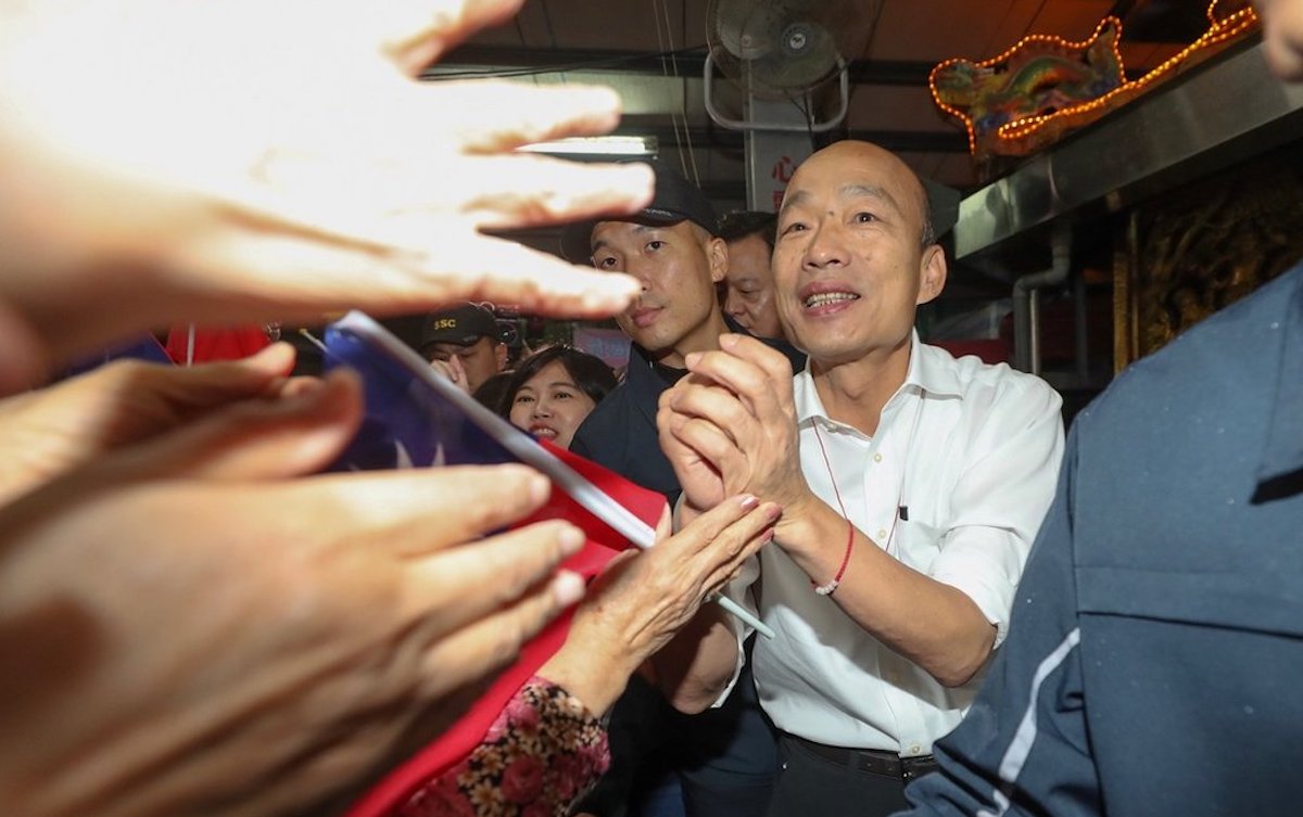 ▲2020 總統大選的腳步越來越近，各黨參選人無不緊鑼密鼓造勢，然而根據多家媒體民調結果發現，目前國民黨「韓張配」仍舊落後於民進黨的「蔡賴配」，差距甚至漸漸拉大。（圖／中央社資料圖片）