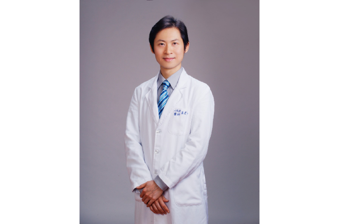 ▲吳君山醫師說明，自寶寶出生至六個月前，「飲食」是可能誘發過敏的最大元凶，而寶寶的主食，牛奶蛋白，本身就是一種致敏原。（圖／吳君山醫師提供）