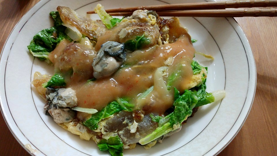 ▲網友點蚵仔煎外帶，卻聽到老闆說「幹嘛賣給他啦」，讓他相當傻眼。（圖／網友提供）