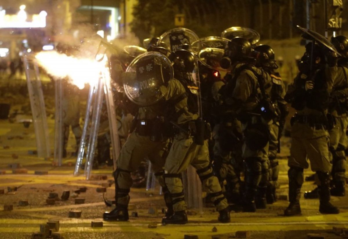 ▲香港警方多次傳出使用實彈。（圖／美聯社／達志影像）