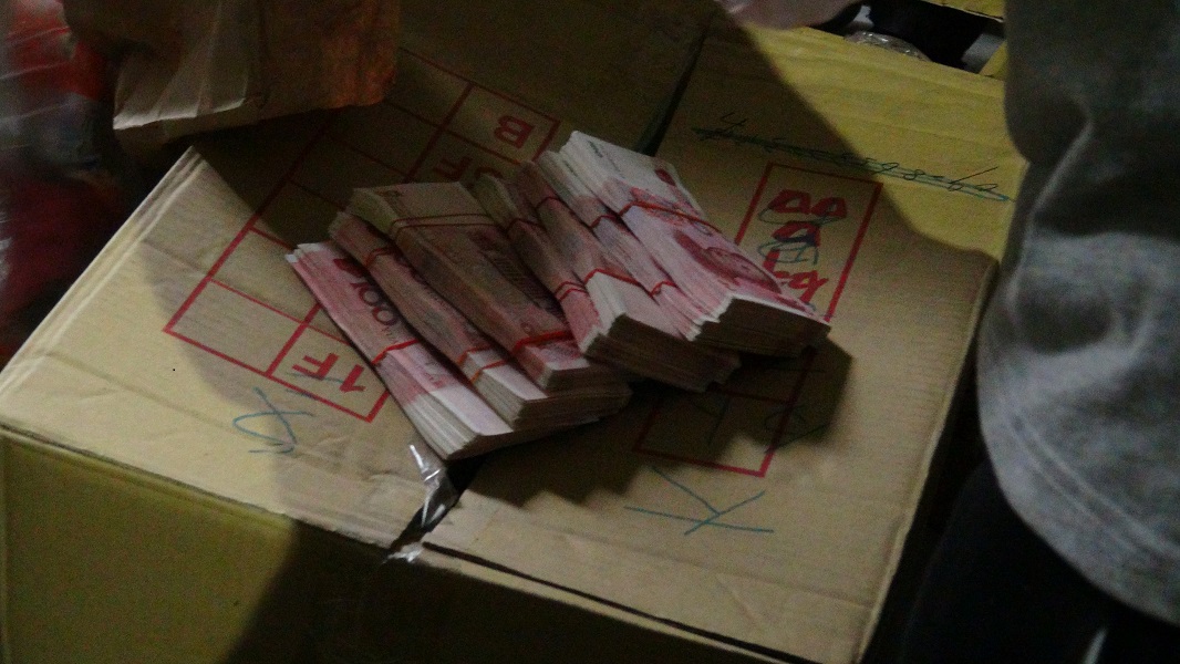 ▲中打中心在台中市查獲619張百元人民幣偽鈔。（圖／記者鄧力軍攝, 2019.11.19）