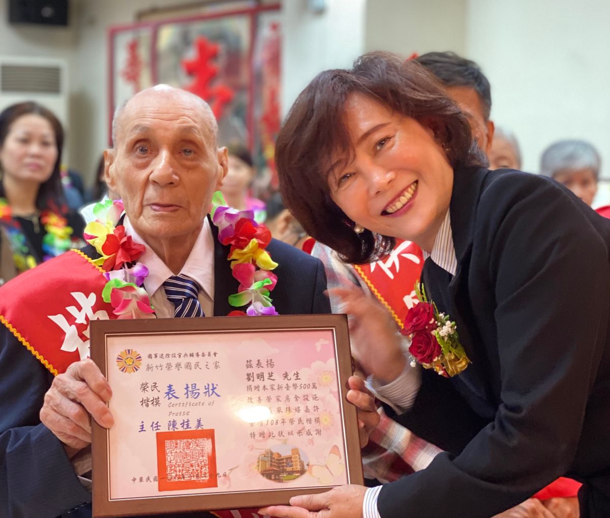 ▲新竹榮家單身就養榮民劉明芝獲得今年度全國好人好事代表『八德獎』殊榮，將接受表揚，圖為劉明芝之前獲頒一O八年度榮民楷模獎章。