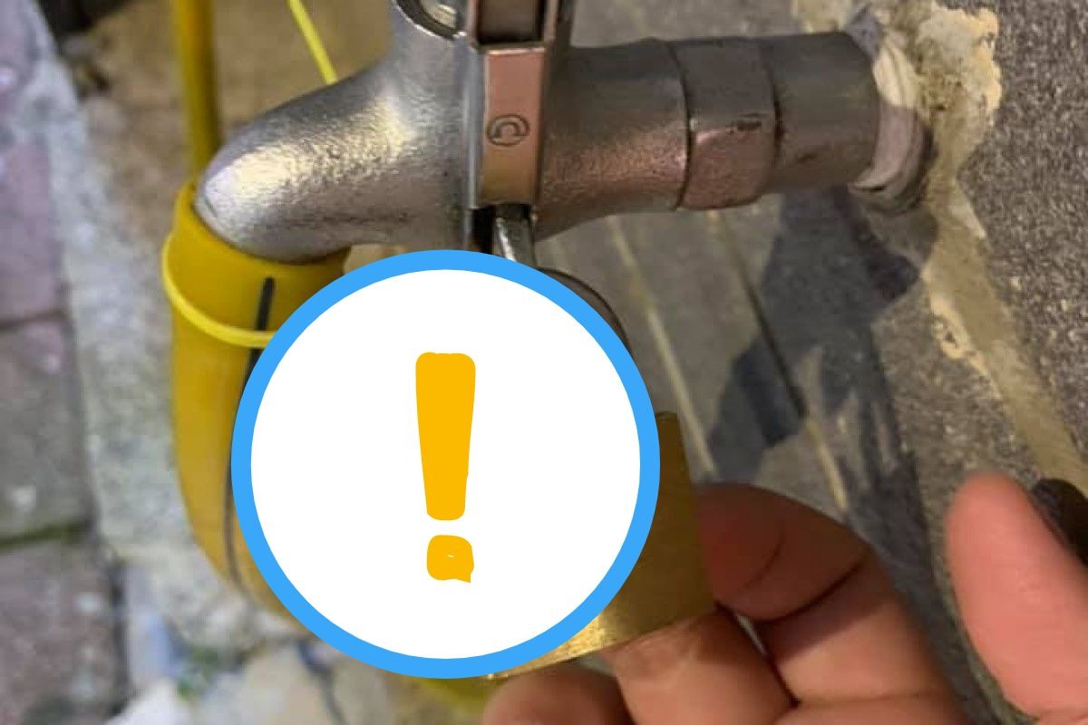 ▲天兵員工炫耀自己想出的「不弄丟鑰匙」妙招，老闆一看傻眼了。（圖／翻攝自爆怨公社）