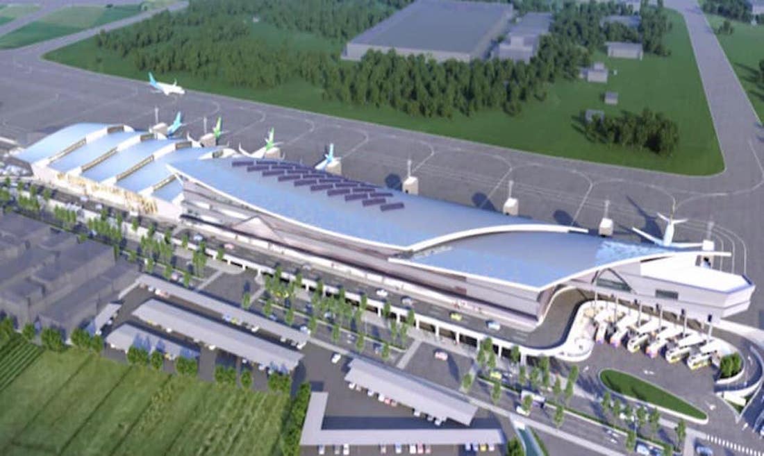 ▲張善政質疑台中國際機場航廈改善工程需花 21 年才完工，交通部回應工程工期僅約 3 年，反批張善政顯然不了解所謂「台中機場 2040 年整體規劃」意涵，這是不該有的錯誤理解。（圖／翻攝自林佳龍臉書）