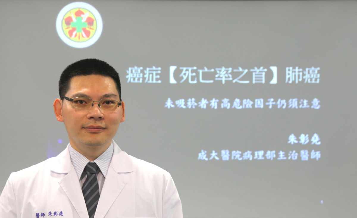 ▲朱彰堯醫師呼籲如久咳未癒應盡速至醫院檢查（圖／記者林怡孜攝，2019,11,20）