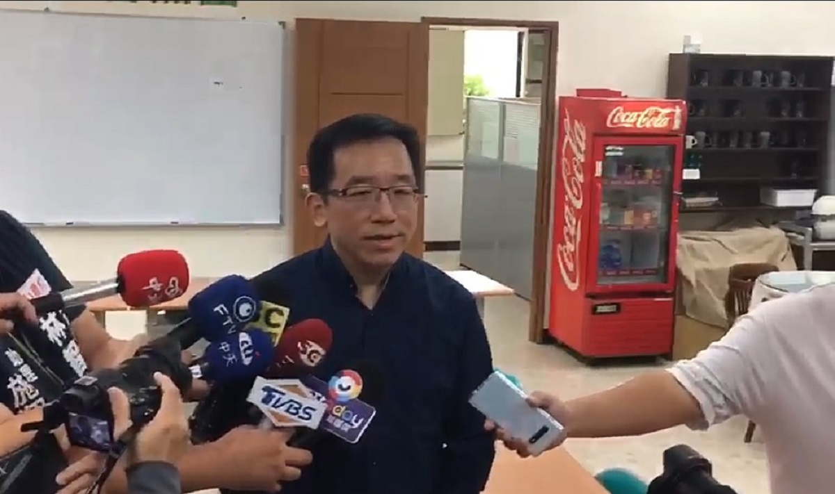 ▲登玉山秀台獨旗恐遭罰，高市議員陳致中：我甘之如飴。（擷取自陳致中臉書）