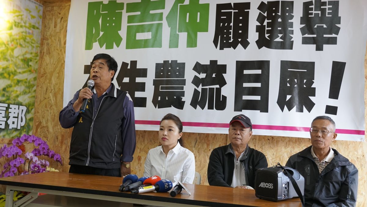 ▲張嘉郡邀請多名花生農到場，包括褒忠鄉民代表林一民、土庫鎮農會理事張永宜及張文進。（圖／記者蘇榮泉攝，2019.11.20）