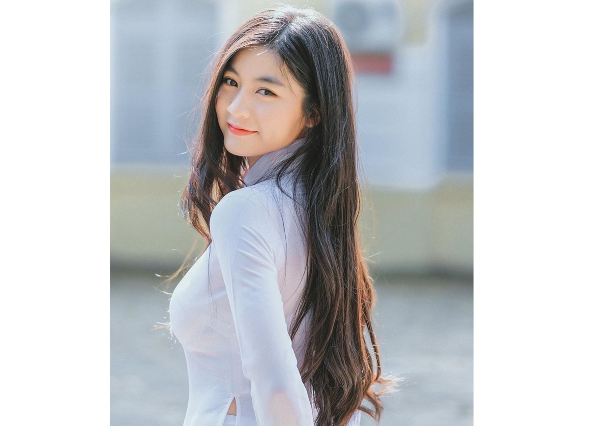 ▲越南大眼妹「露牙甜笑」超 Q！男孩全戀愛：好像子瑜。（圖／翻攝自PTT）