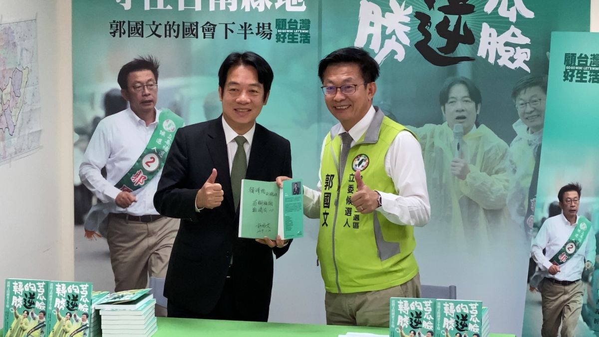 ▲立委郭國文將316立委補選「惡戰」的心路歷程記錄下來，集結成冊出書「苦瓜臉的逆轉勝」。（圖／記者陳聖璋攝，2019.11.21）