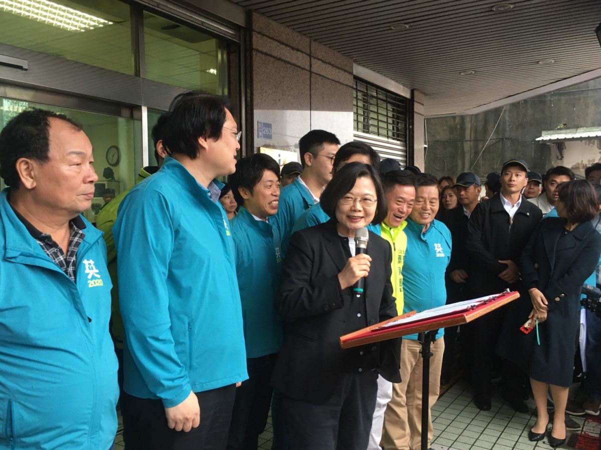 ▲蔡英文總統為基隆立委蔡適應站台時，回應了韓國瑜的豪宅風波。（圖／記者蔡英文攝）