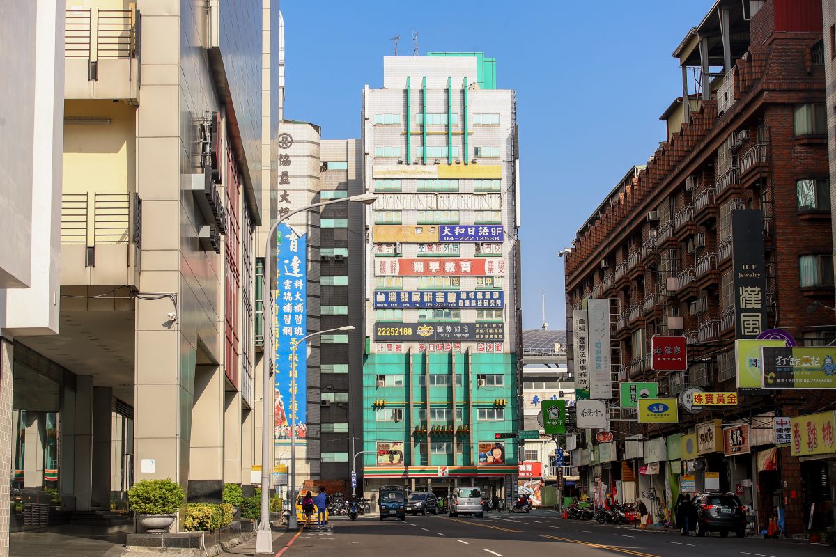 ▲台中大智路打通延宕超過12年的「大智慧學苑」大樓拆遷難題，，預計明年過年後開始動工拆除。 (圖／柳榮俊翻攝2019.11.21)