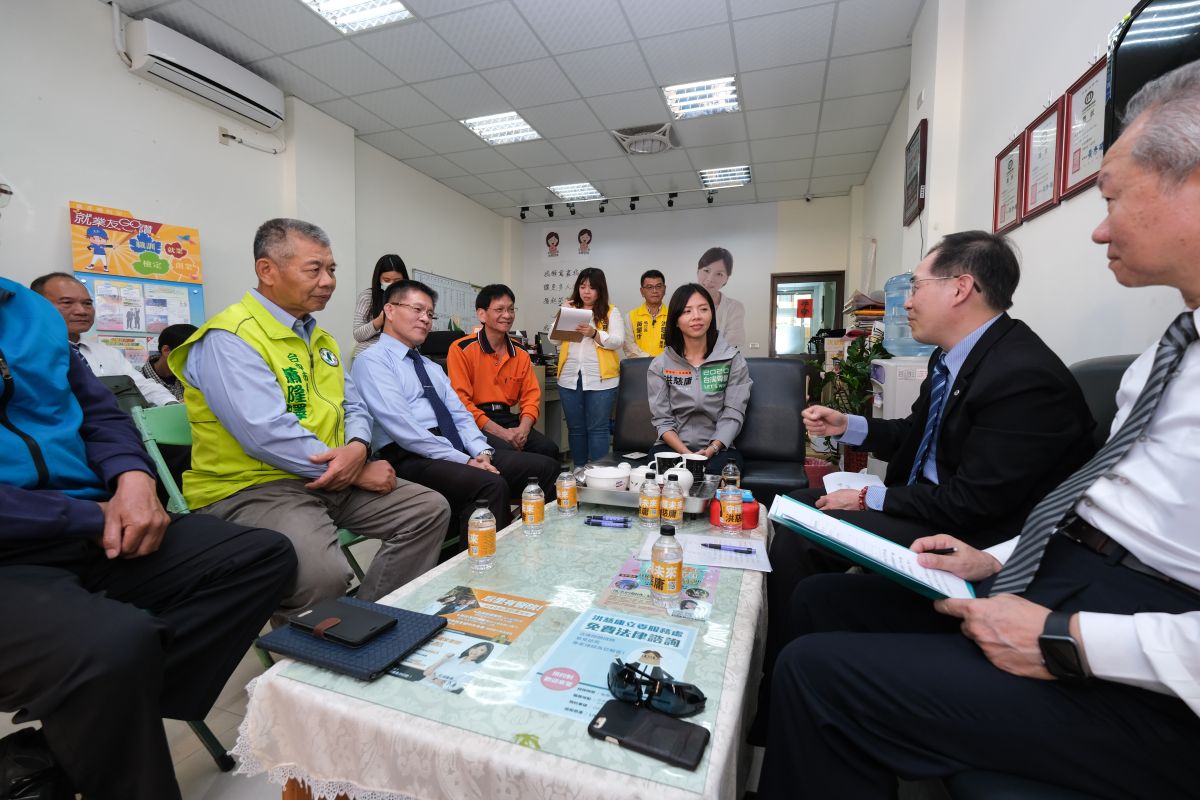 ▲立委洪慈庸爭取台鐵規劃對號快車停靠潭子站。 (圖／柳榮俊翻攝2019.11.21)