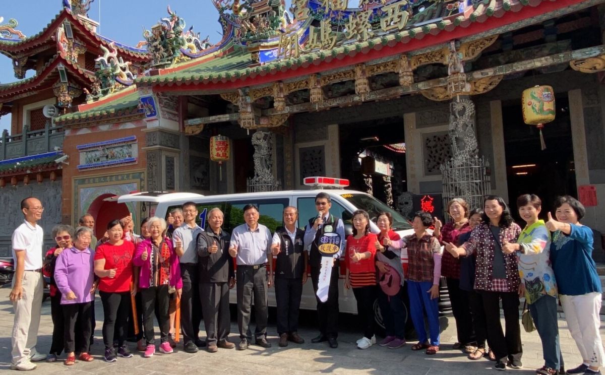 ▲雲邑百二庄老大媽會理事長曾朝勤代表捐贈救護車。（圖／記者蘇榮泉攝，2019.11.21）