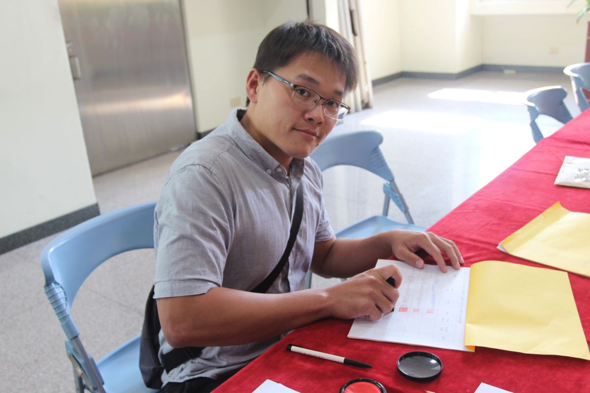 ▲斗南鎮代的彭新銘21日隻身前往雲林縣選委會登記參選第二選區立委選舉。（圖／記者簡勇鵬攝，2019.11.21）