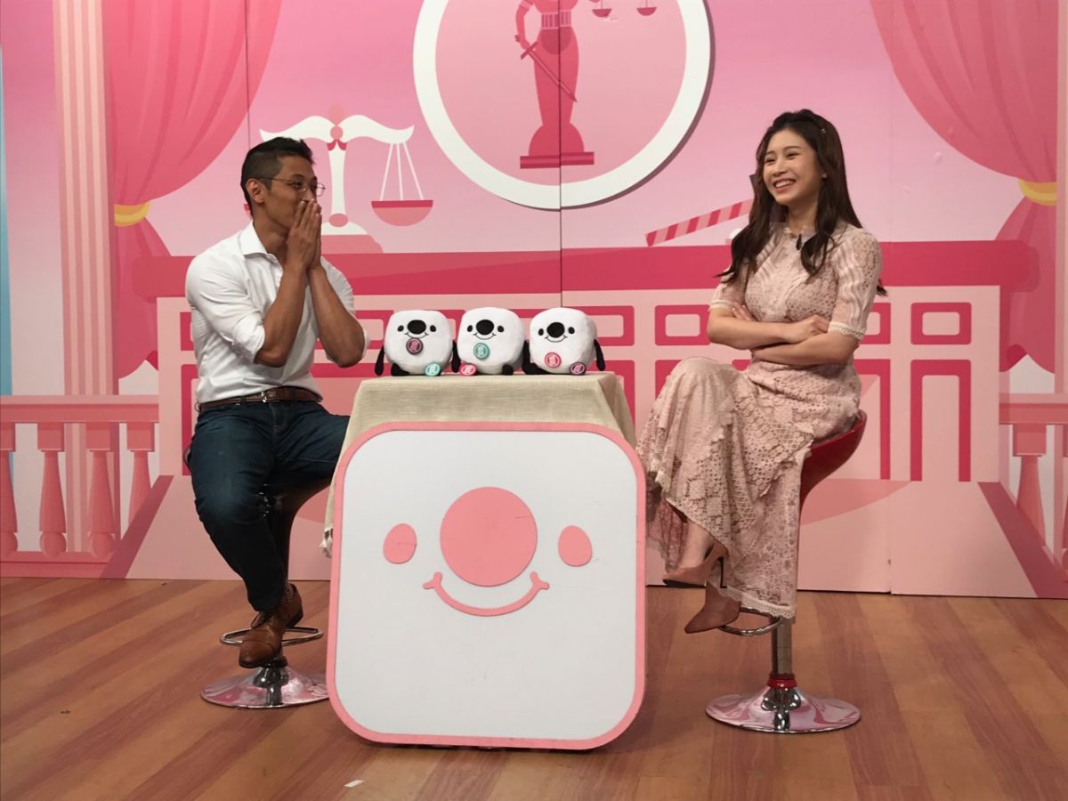 ▲雞排妹與立委參選人吳怡農在直播節目中相談甚歡。（圖／學姊受不了提供）