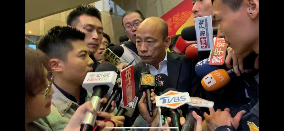 傅崐萁以無黨籍參選花蓮，強碰國民黨的提名人選，韓國瑜表示是否挺傅涉及情感、政黨層面，時間到了會讓大家了解他的選擇。 (圖/記者吳承翰攝)