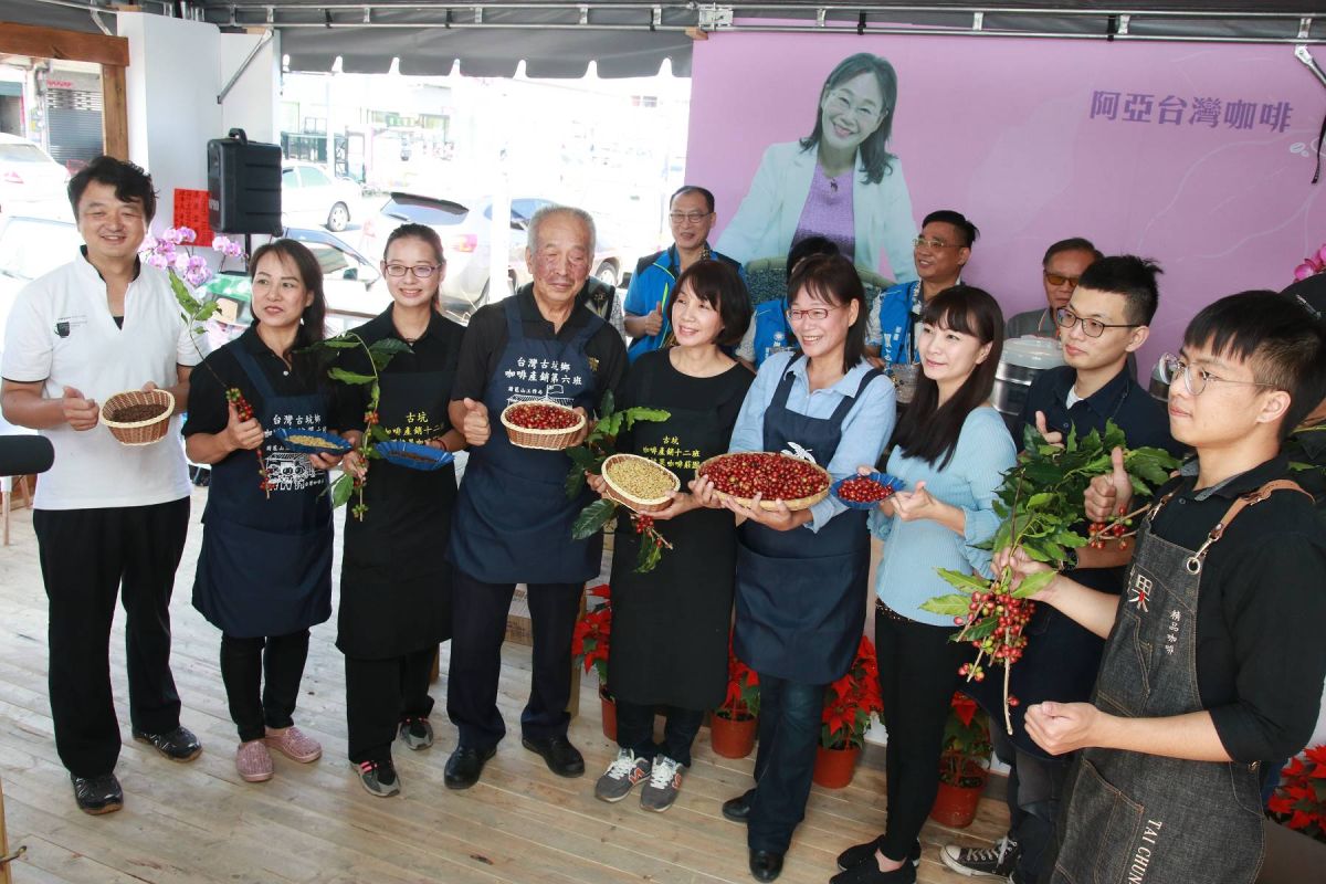 ▲謝淑亞競選總部特別成立「阿亞台灣咖啡館」。（圖／記者洪佳伶攝）