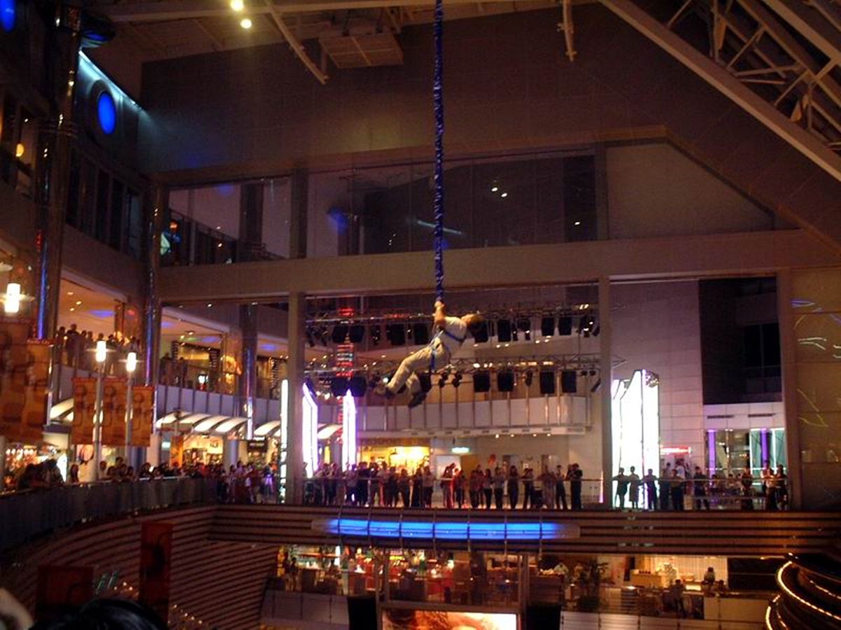 ▲京華城11月28日將舉行感恩熄燈儀式，回顧過去，早期設有室內高空彈跳，話題十足。（圖／京華城提供）