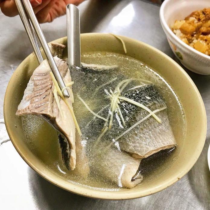 ▲虱目魚湯也是許多人超推薦的必吃台南美食。（圖／爆廢公社）