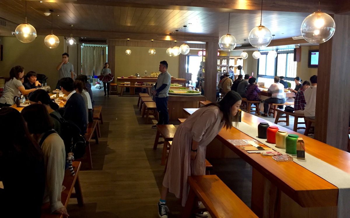 ▲日月潭的老茶廠變看準商機，在今年正式轉型為觀光工廠，不只不收入園費，還免費鈔袋紅玉紅茶茶葉蛋和阿薩姆紅茶1杯。（圖／記者黃仁杰攝）