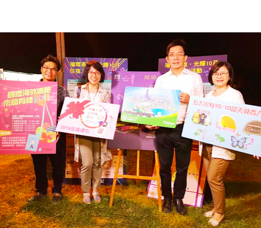 ▲高雄市觀光局主秘高美蘭（左二）今日下午宣佈請辭高雄市觀光局主任秘書一職並表示，未來她仍將以觀光局義工身份持續協助高雄，高美蘭也強調，爾後她將堅決捍衛憲法賦予的權力，同時對違法及不實之報導，保留法律追訴權。（圖/高雄市觀光局提供）