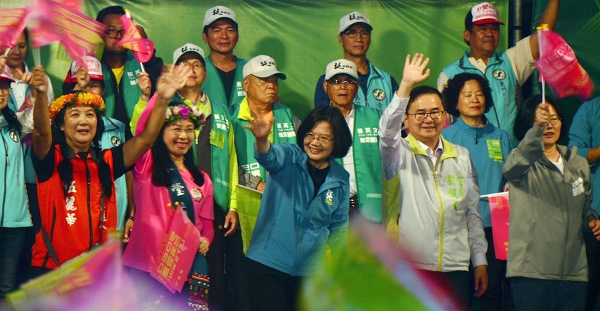 ▲總統蔡英文 22 日晚間在台東舉辦造勢晚會，提出了未來 4 年執政新政策，預備在 4 年之內讓台灣的育兒津貼從 0  至 4 歲延長至滿 6 歲停止補助。（圖／中央社資料圖片）