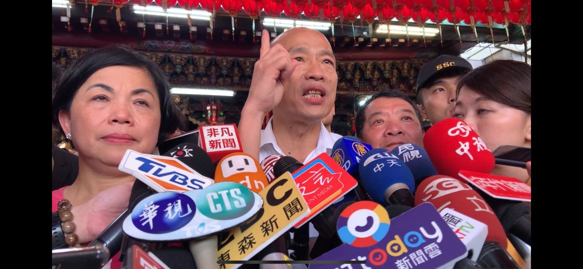 韓國瑜表示選舉剩下40多天，抹黑抹紅招數盡出，只要他有收共產黨一塊新台幣，他就退出選舉。 (圖/記者吳承翰攝)