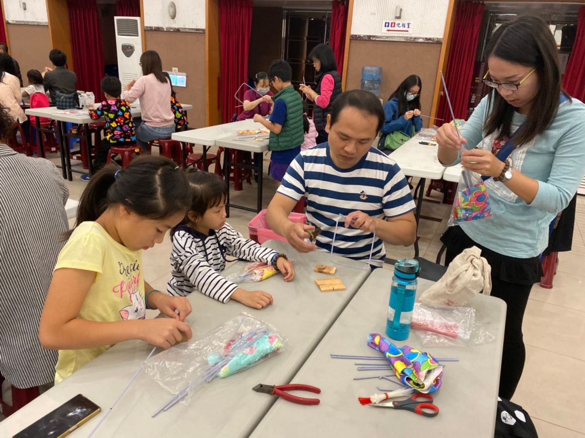 ▲市長林世賢說，每個人製作完成的燈籠樣式都不相同，但都各具特色，元宵節當天提燈籠遊行、猜燈迷。（圖／記者陳雅芳攝，2019.11.23）