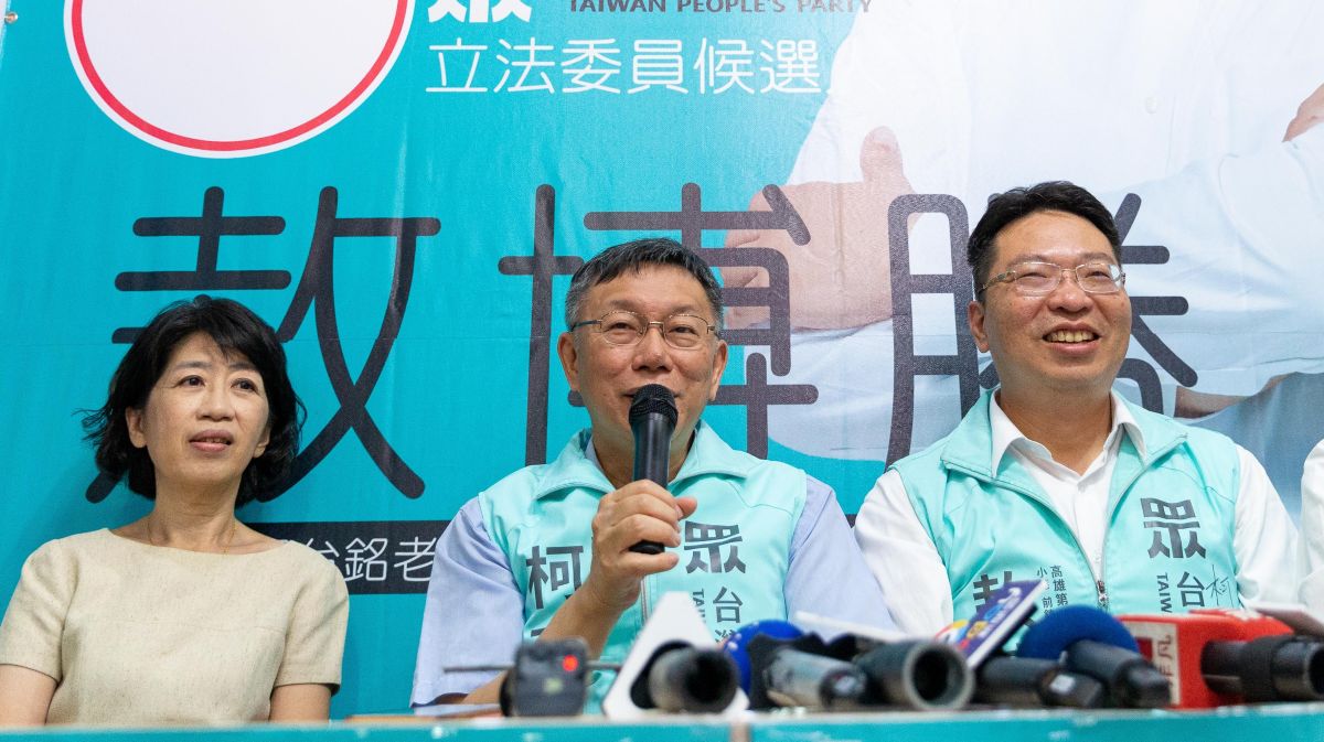 ▲台北市長柯文哲與妻子陳佩琪一同南下到高雄，為台灣民眾黨立委參選人敖博勝站台。（圖／台灣民眾黨提供）