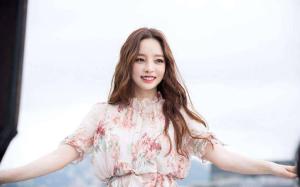 具荷拉17歲遭前輩暗示約會！藝聲「手撕電話號碼」霸氣守護未成年
