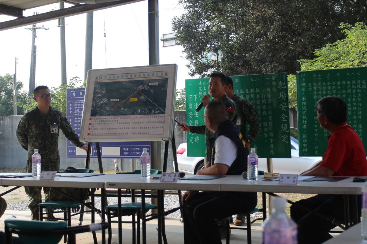 ▲由郭姓少將主揮官就靶場安全維護設施和管理作簡報。（圖／記者簡勇鵬攝，2019.11.26）